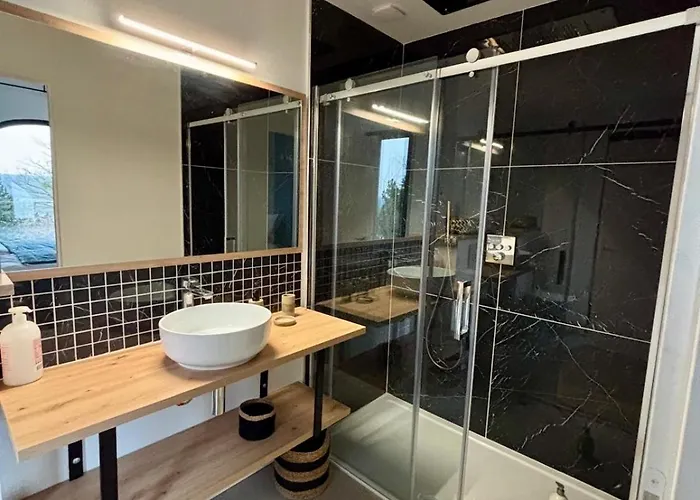 La Corniche, D'architecte Avec Piscine, 2mn à *